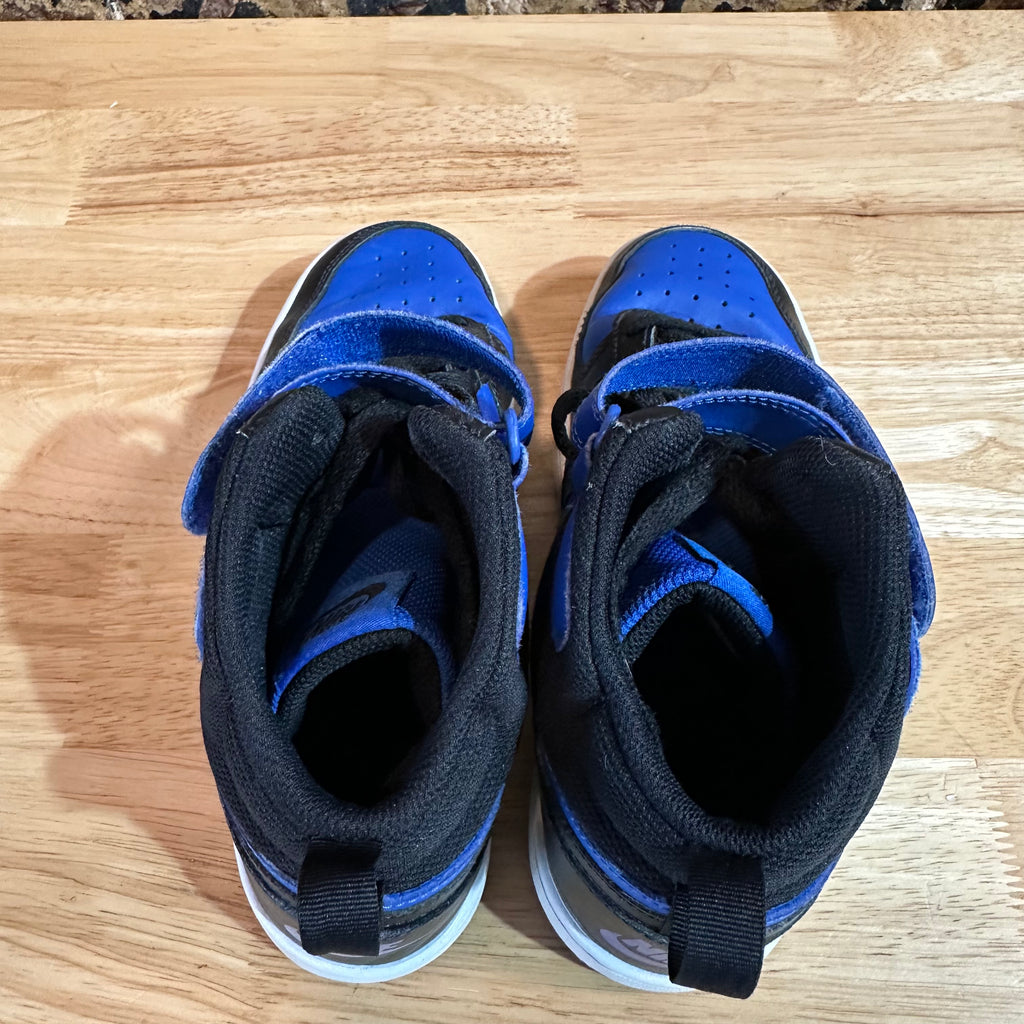 Nike Boys size 6.5