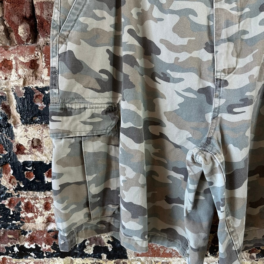 Faded Glory Camo Cargo Shorts Mens 40