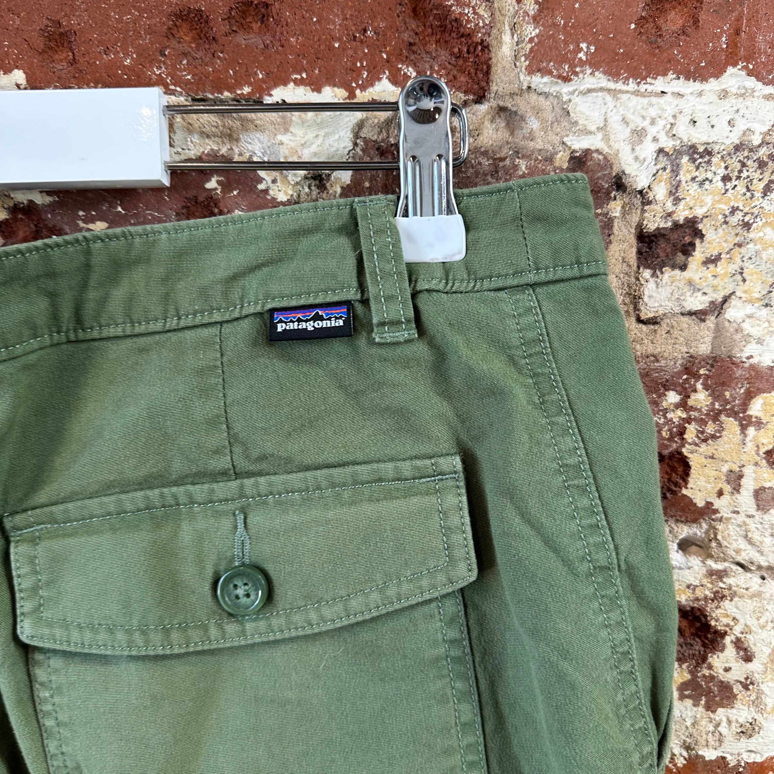 Patagonia Womens 8 Green Capris