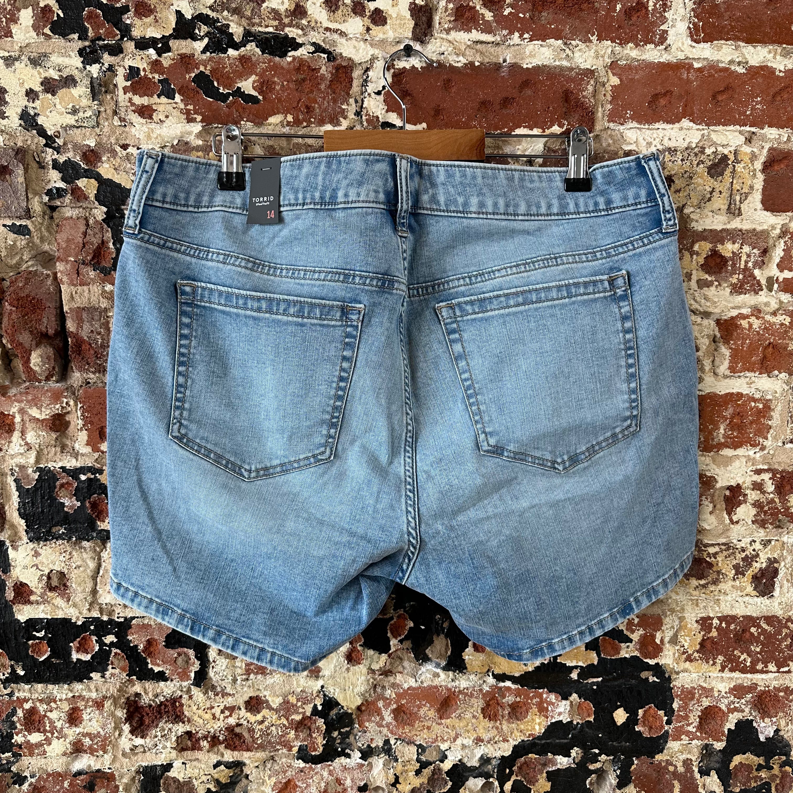 Torrid Sz 14 Denim Perfect 5" Shorts Blue Mid Rise NWT 37x5"