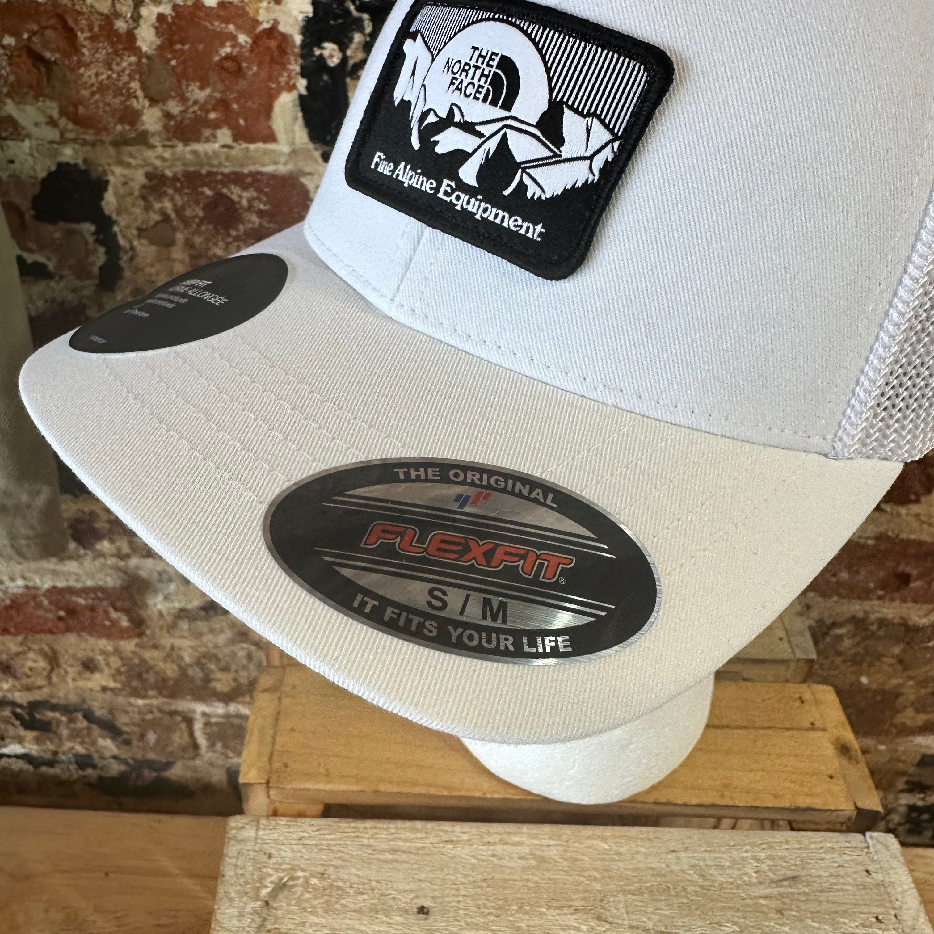North Face S/M Fitted White Hat NEW