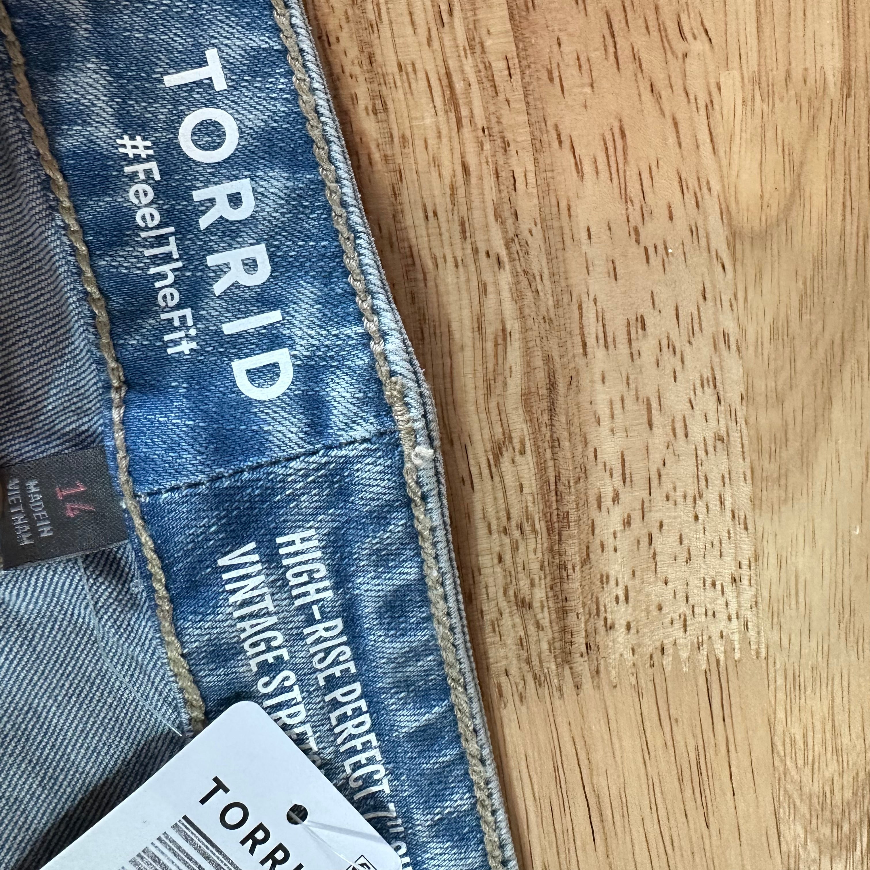 Torrid Sz 14 High Rise Perfect 7" Shorts Blue Vintage Stretch NWT 37x6.5"