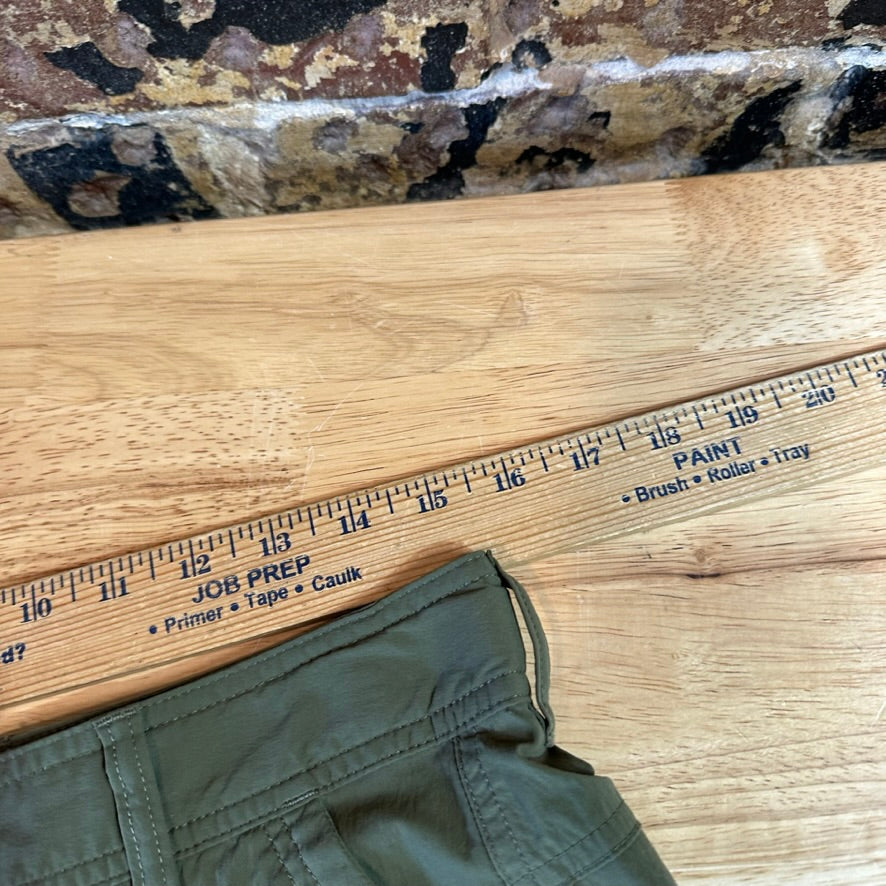 REI Womens 8 Green Shorts
