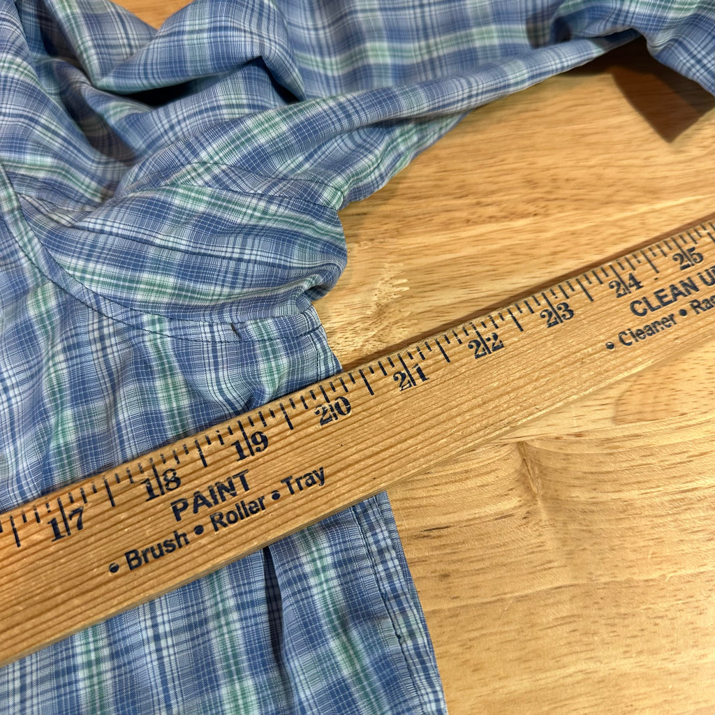 Duluth Trading Womens Medium Button Up Shirt Blue Plaid Long sleeve vented