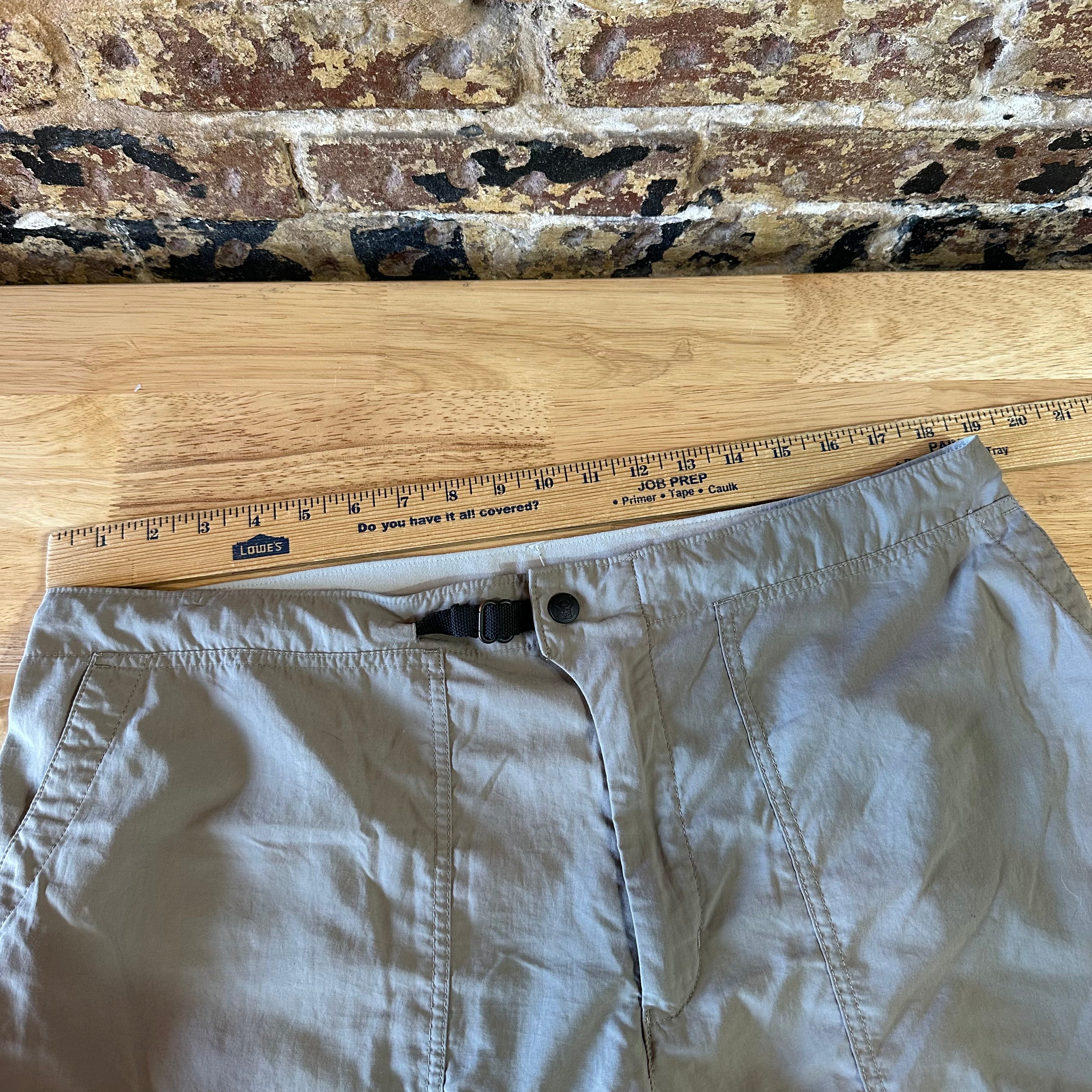 Mountain Khakis Mens XL Tan Shorts