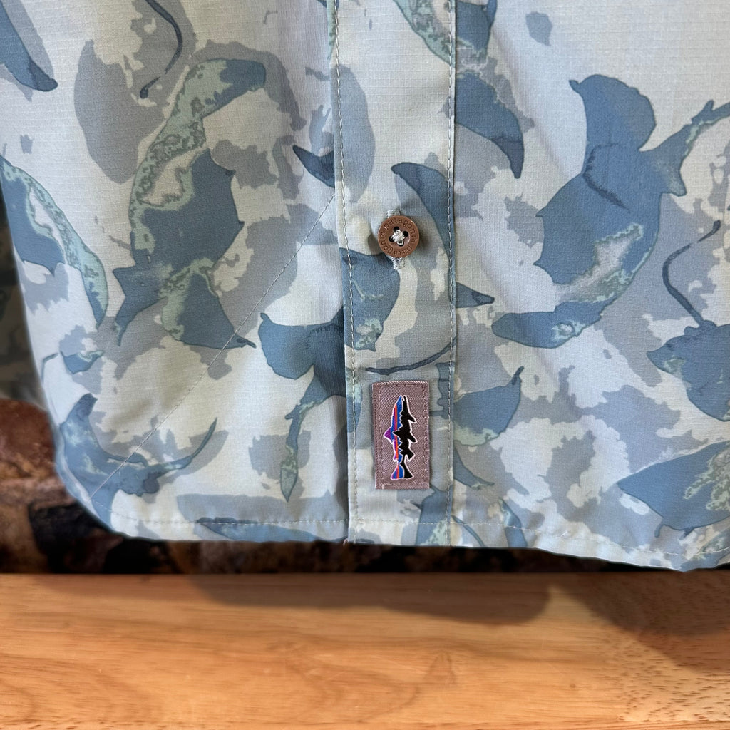 Patagonia Mens XL Long Sleeve Button Vented Blue