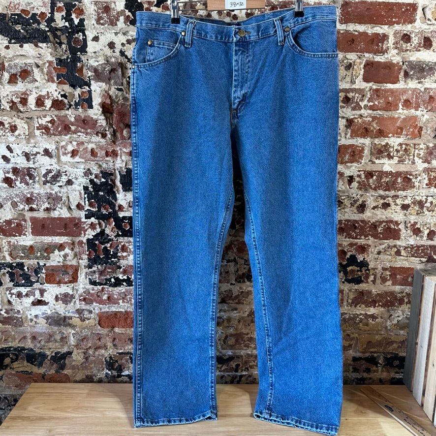 Wrangler Mens 38x32 Blue Jeans NEW