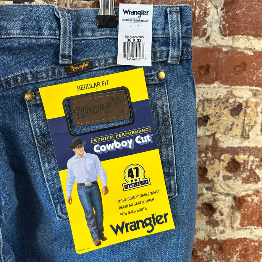 Wrangler Mens 38x32 Blue Jeans NEW
