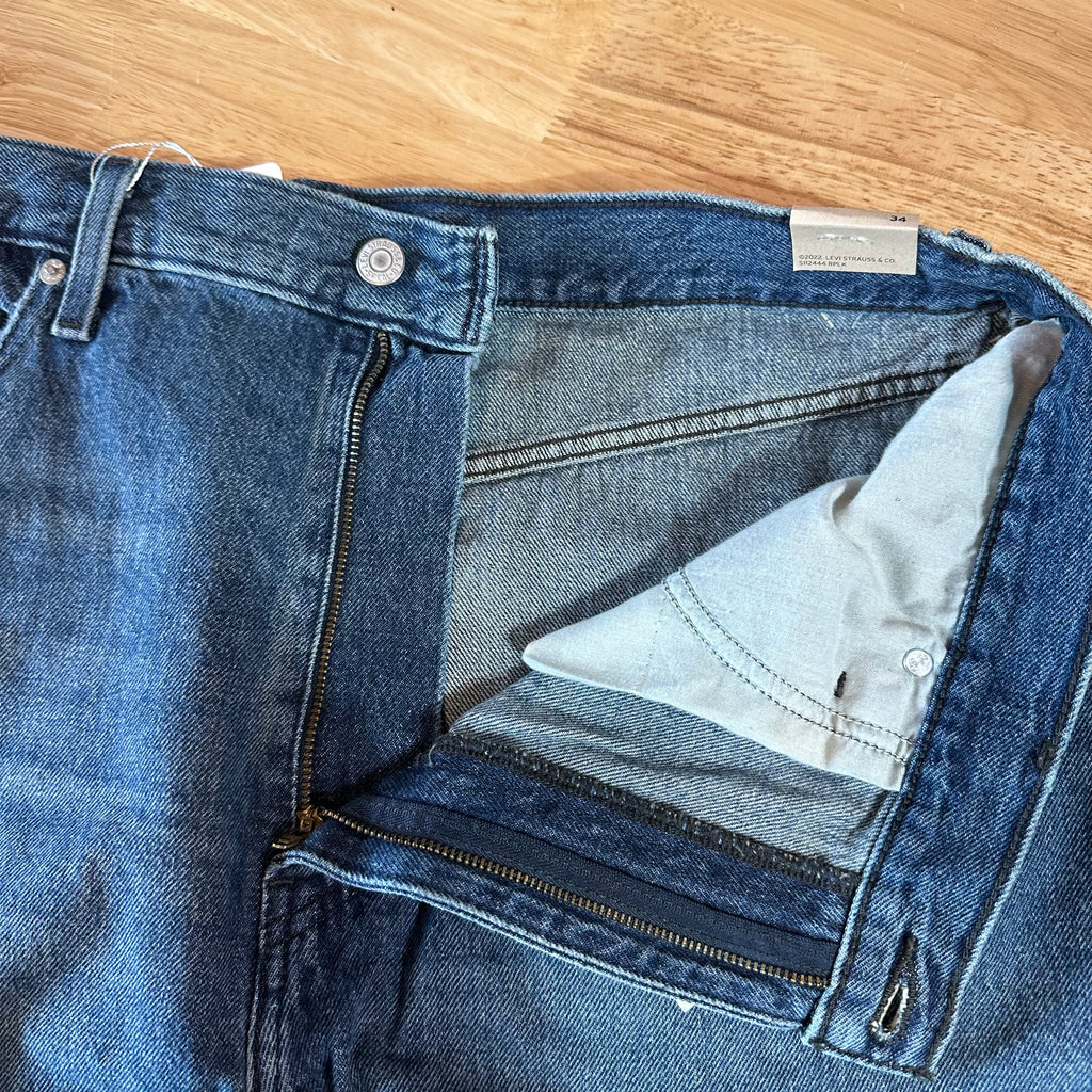 Levi's Jean Shorts Womens 34 NEW