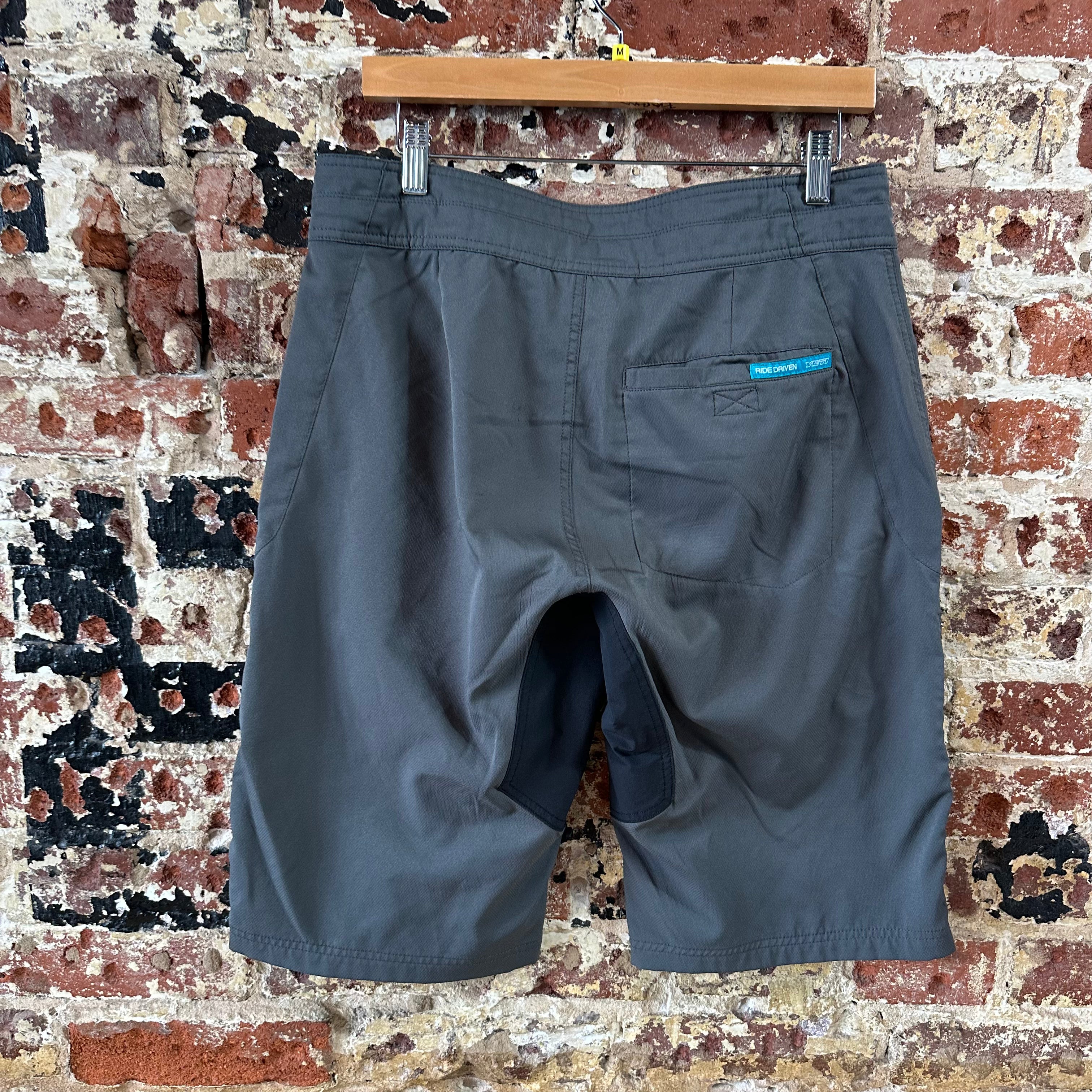 Yeti Mens Medium Cycling Shorts