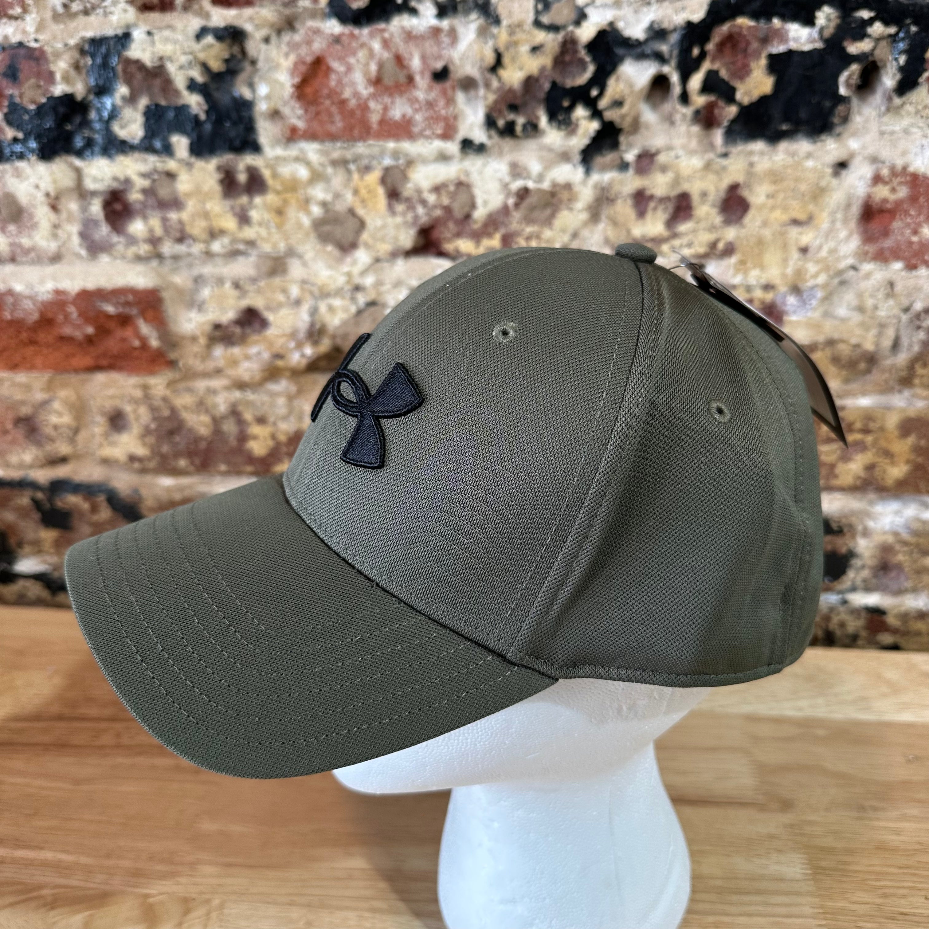 Under Armour UA Men's Green w/black logo Classic Fit L/XL Cap Hat NWT
