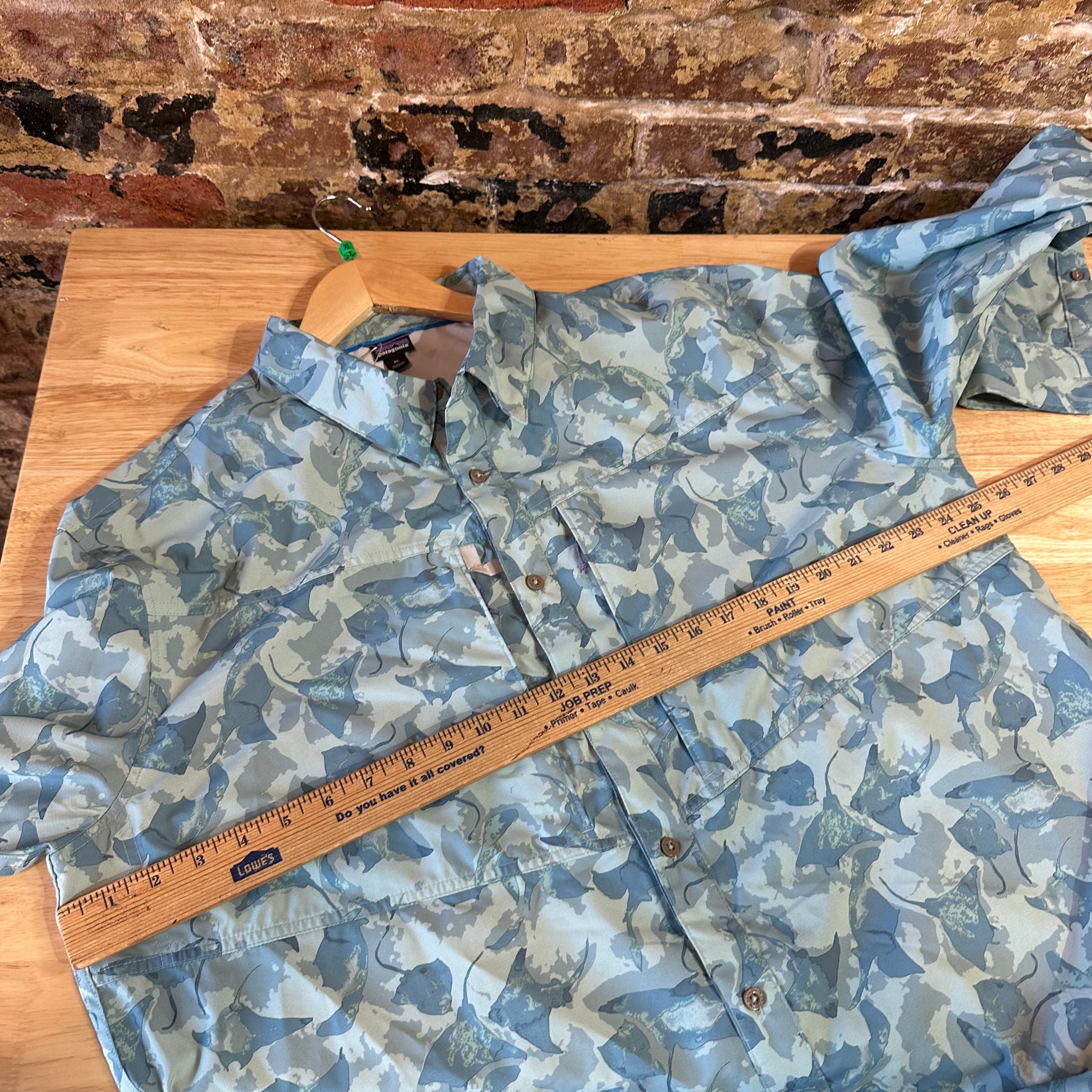 Patagonia Mens XL Long Sleeve Button Vented Blue