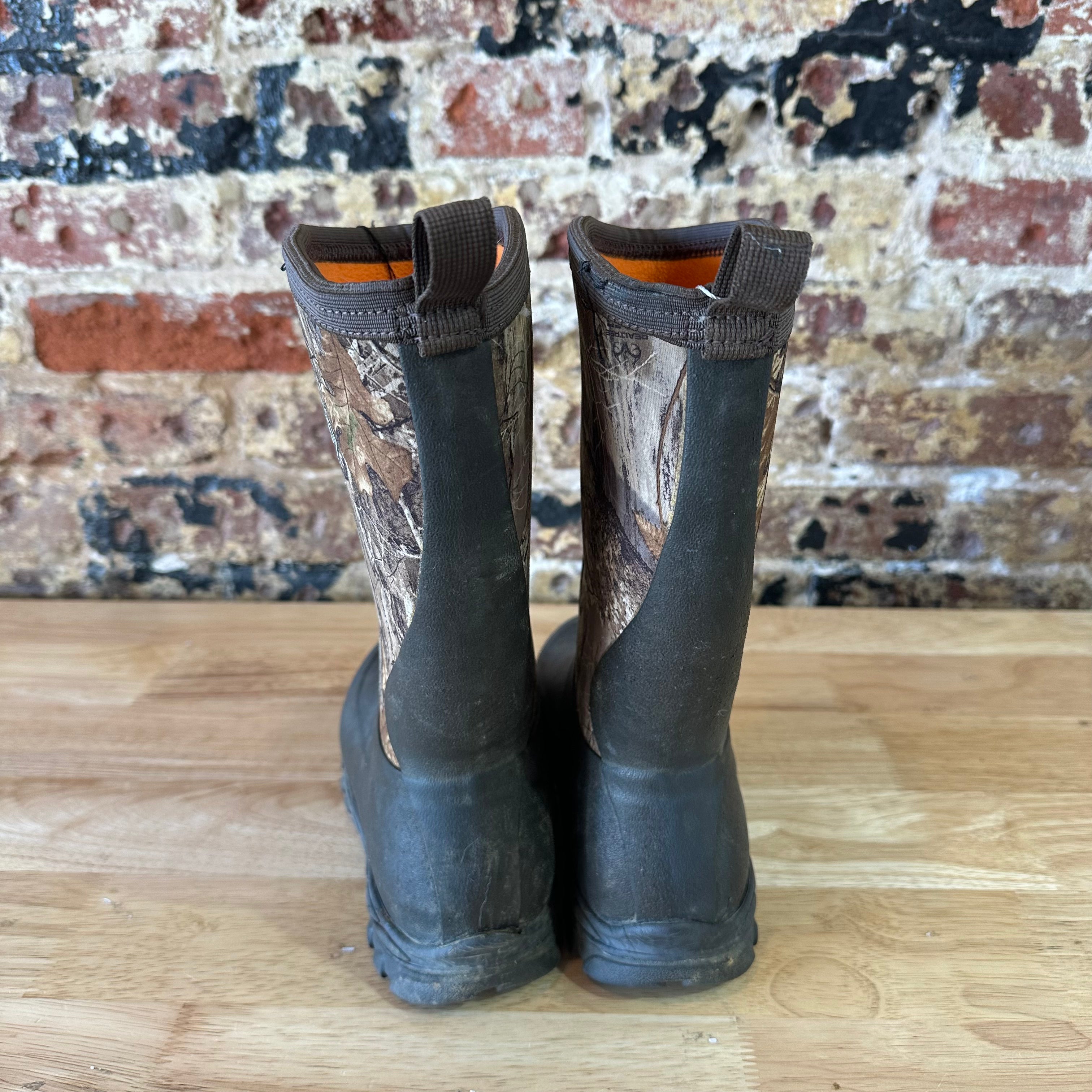 Muck Boots youth Boys Size 5 Camo Hunting Chore Mud