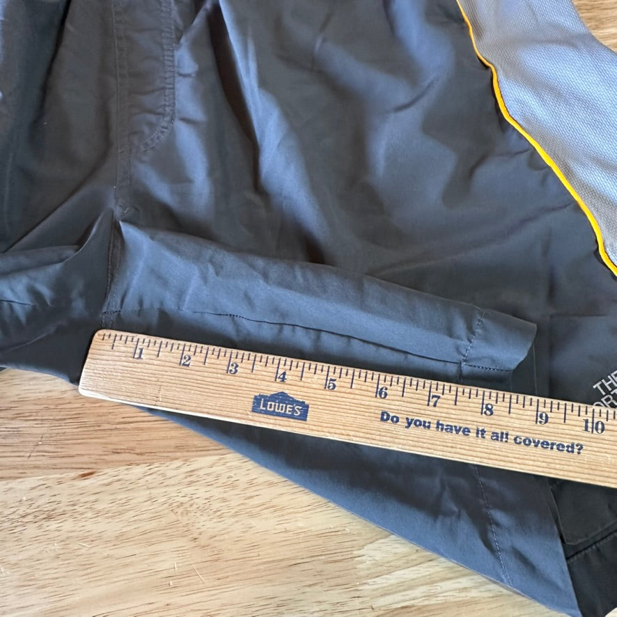 The North Face Shorts Men's Size XL Gray 37x8.5" Casual Gym
