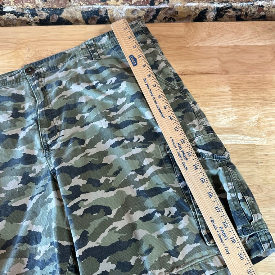 Magellan Camo Shorts Mens 42