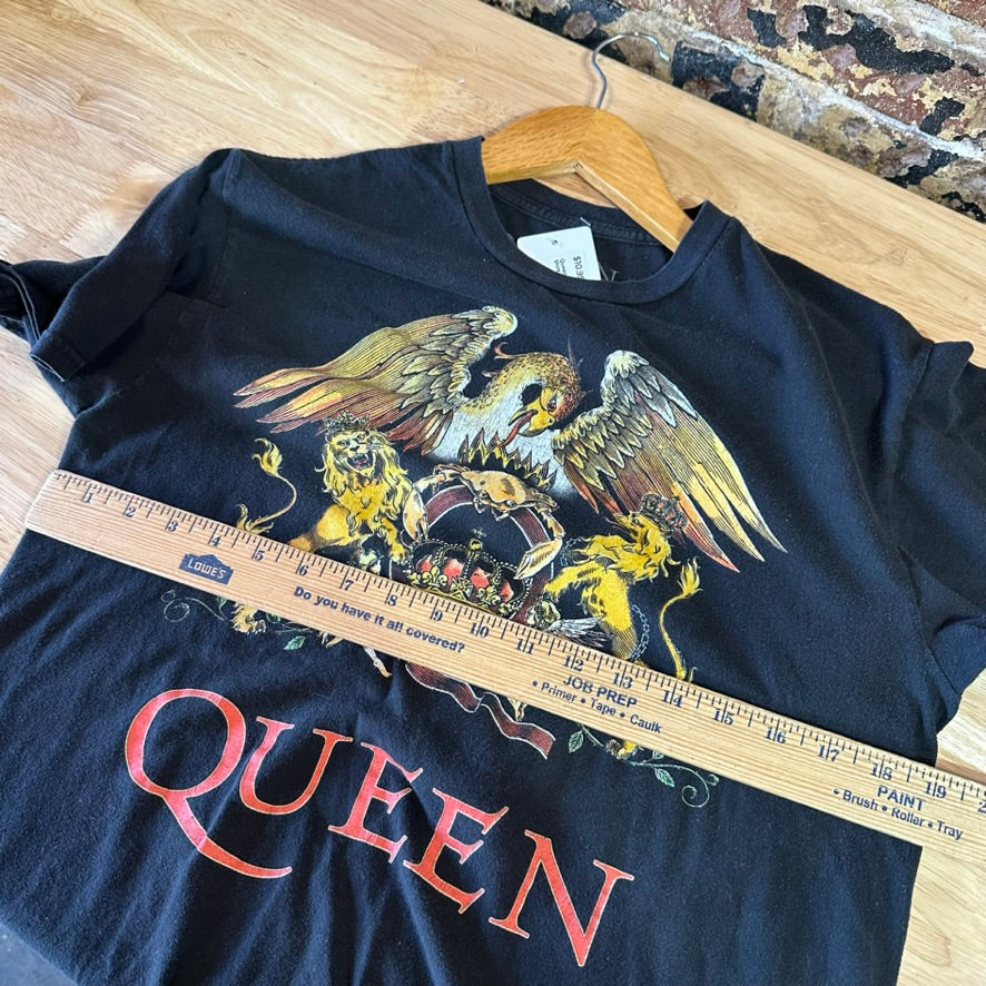 Queen T Shirt Size Medium