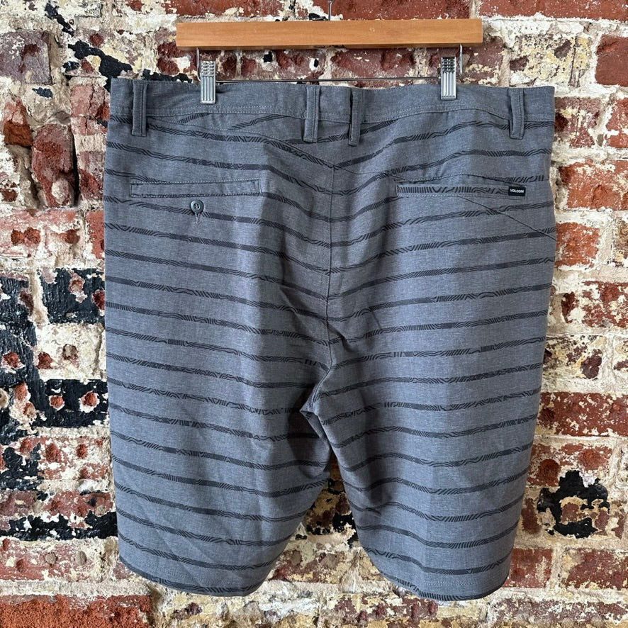 Volcom Shorts Mens 40