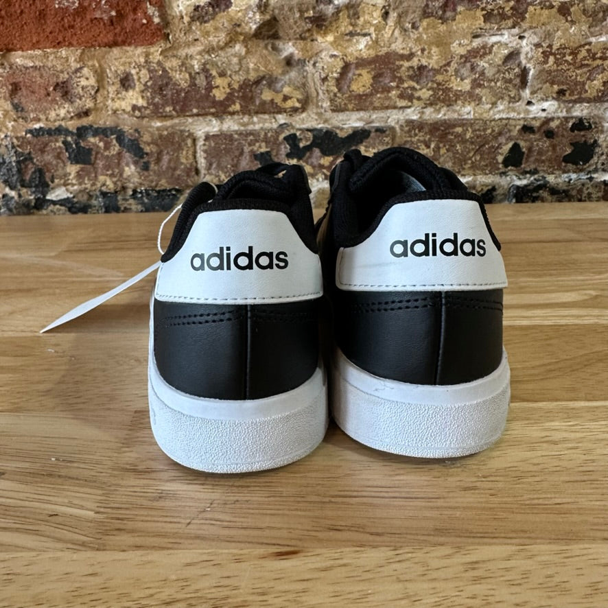 Adidas Youth Sneakers Size 4