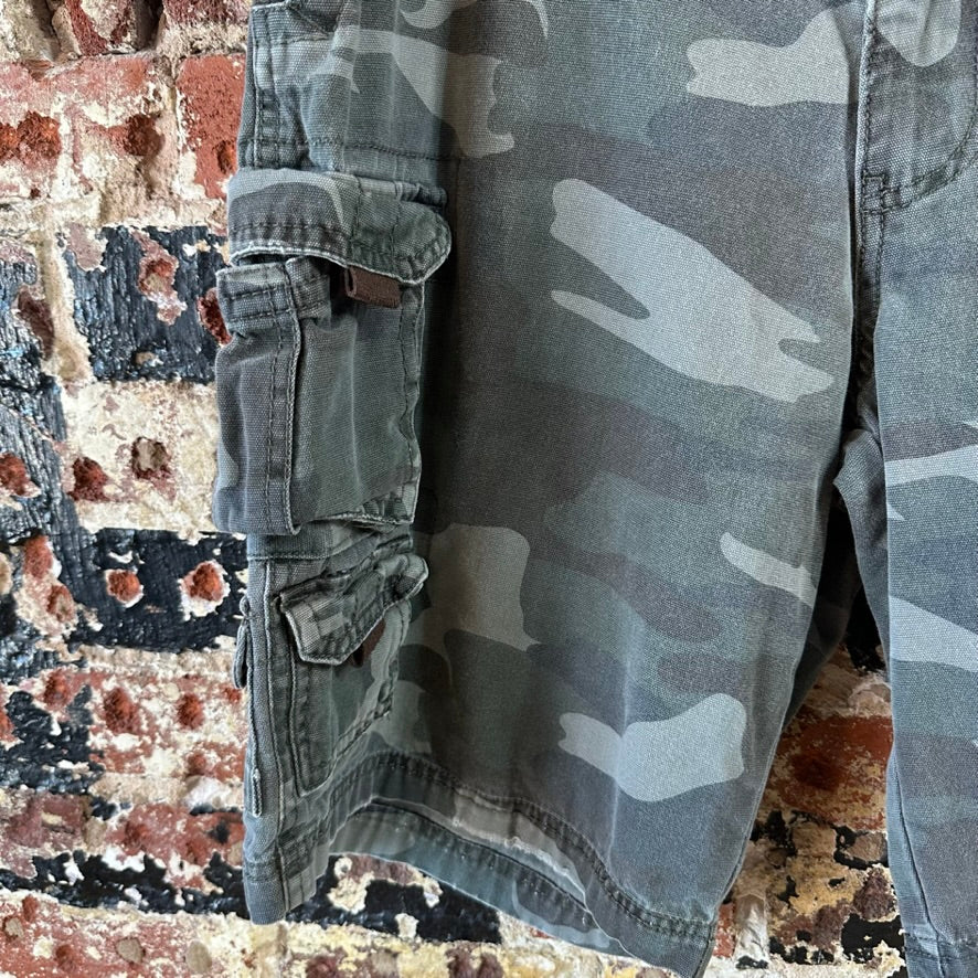 Plugg Mens 34 Camo Cargo Shorts