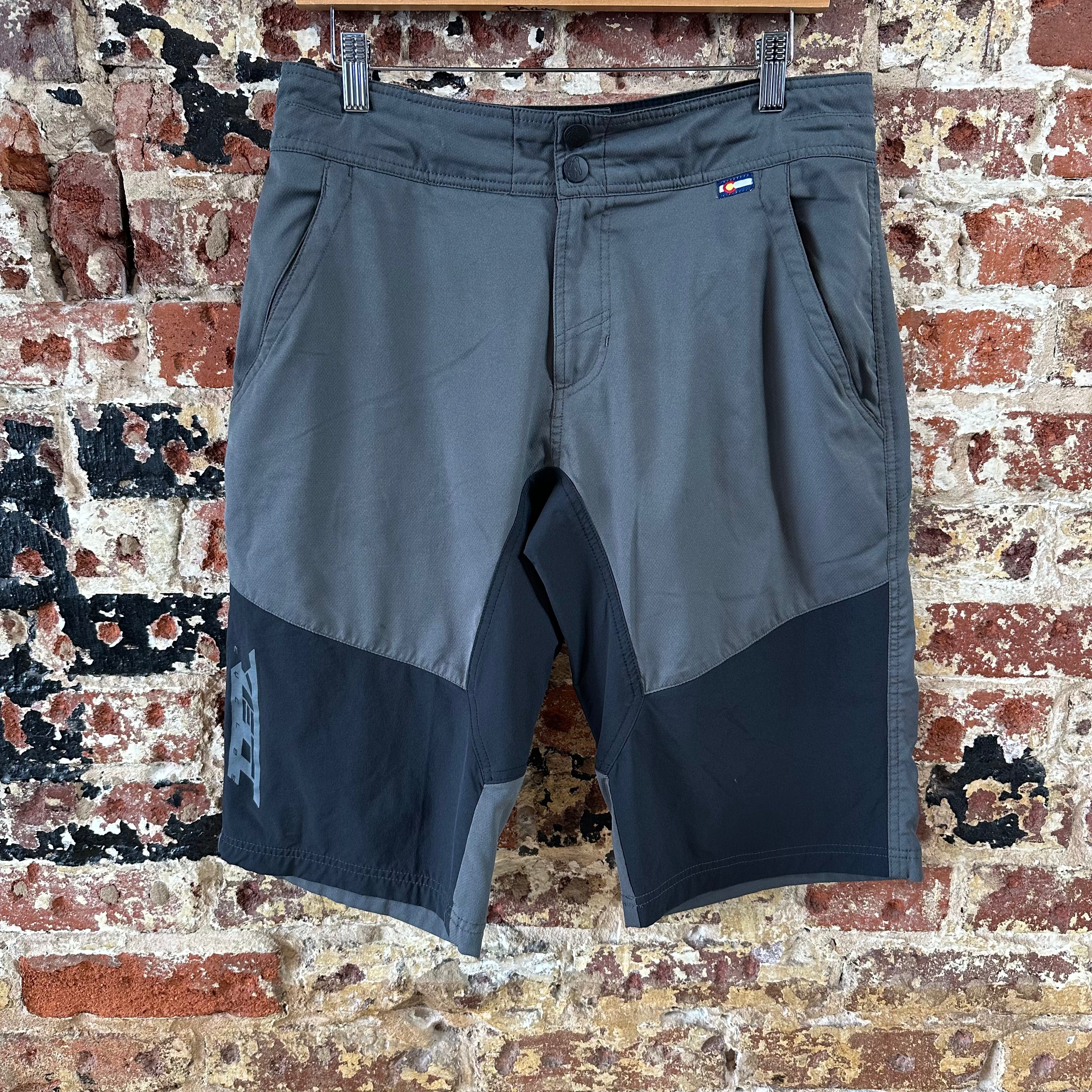 Yeti Mens Medium Cycling Shorts