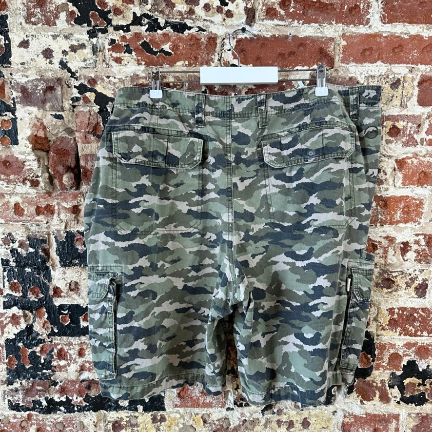 Magellan Camo Shorts Mens 42