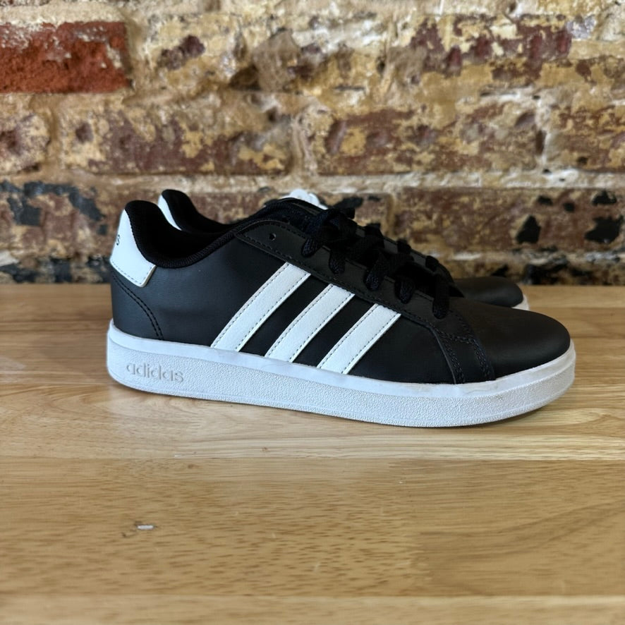 Adidas Youth Sneakers Size 4
