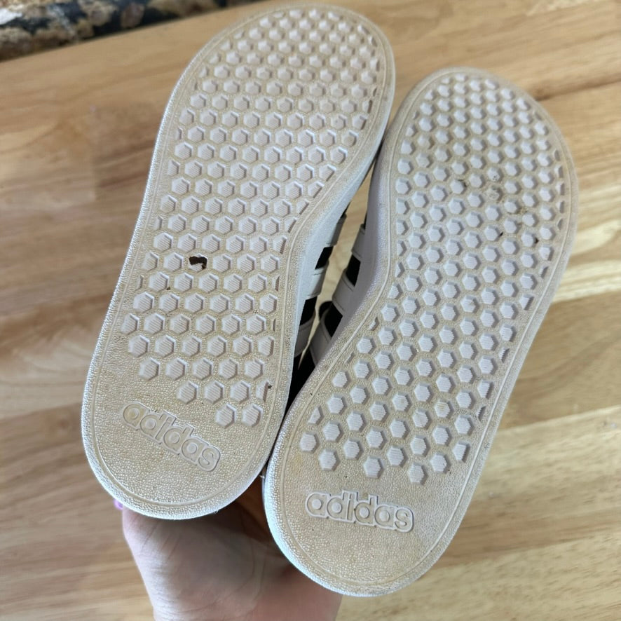 Adidas Youth Sneakers Size 4