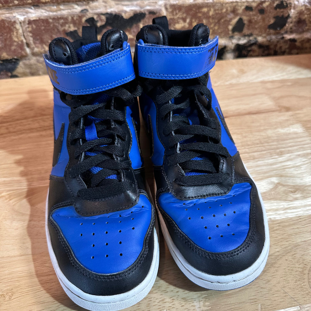 Nike Boys size 6.5