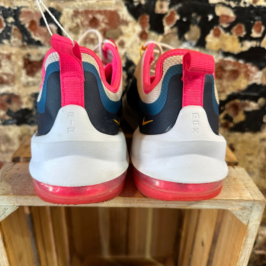 Nike Womens 8.5 Shoes