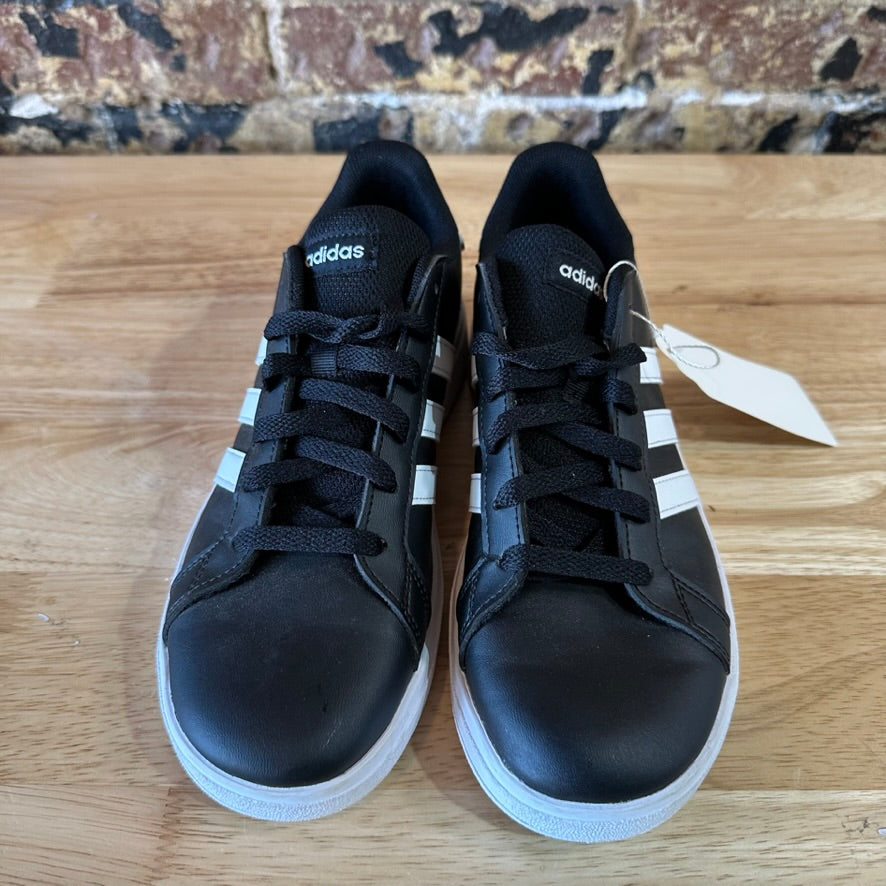 Adidas Youth Sneakers Size 4