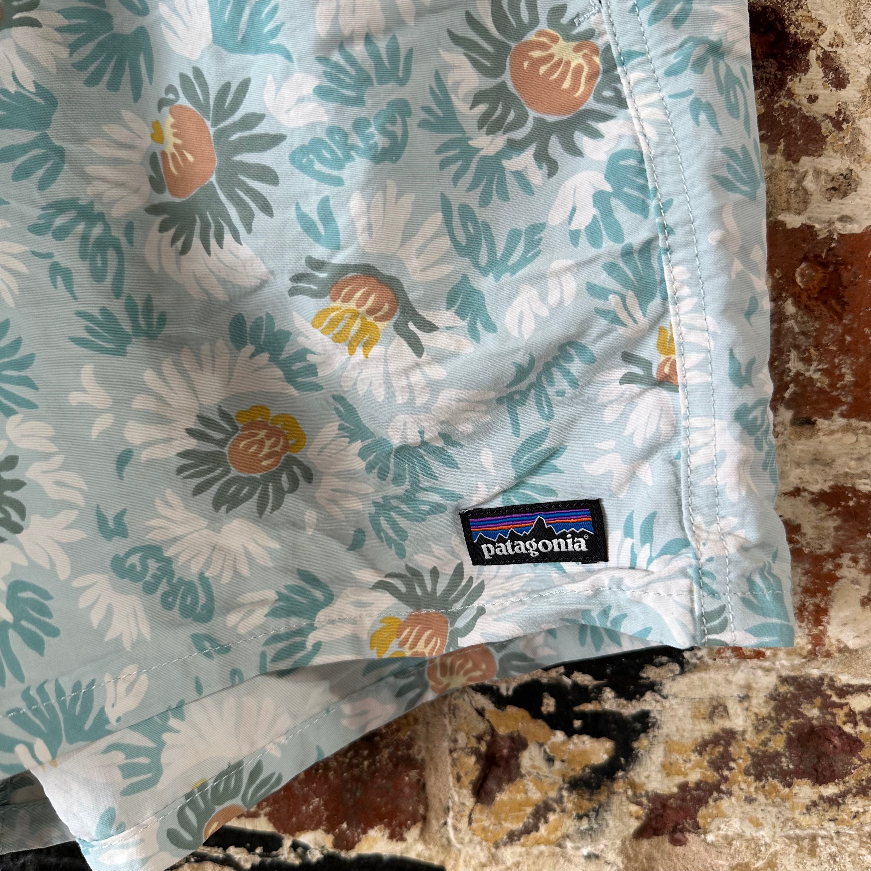 Patagonia Barely Baggies Shorts Womens Medium Blue White Floral 29x4"