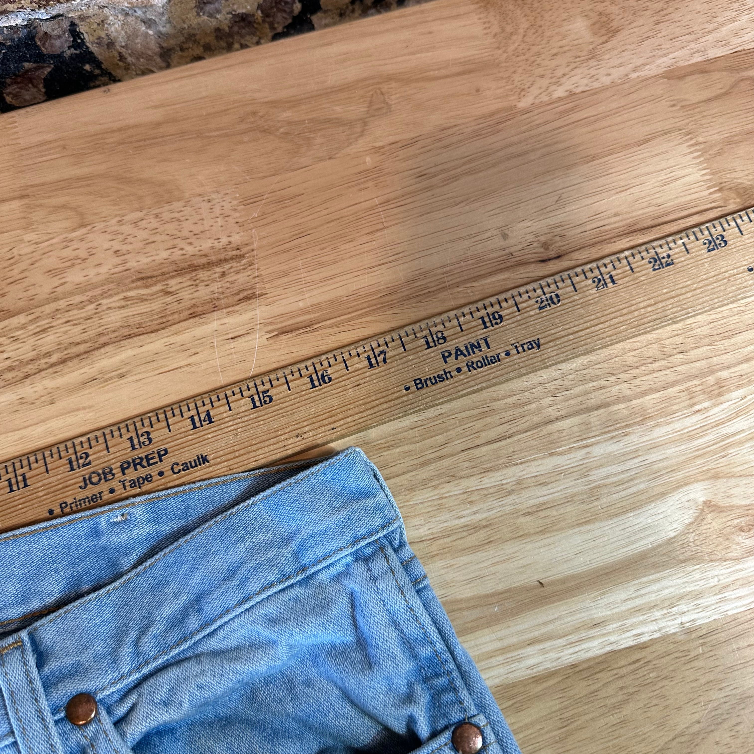 Wrangler Mens 33x34 Light Blue Jeans