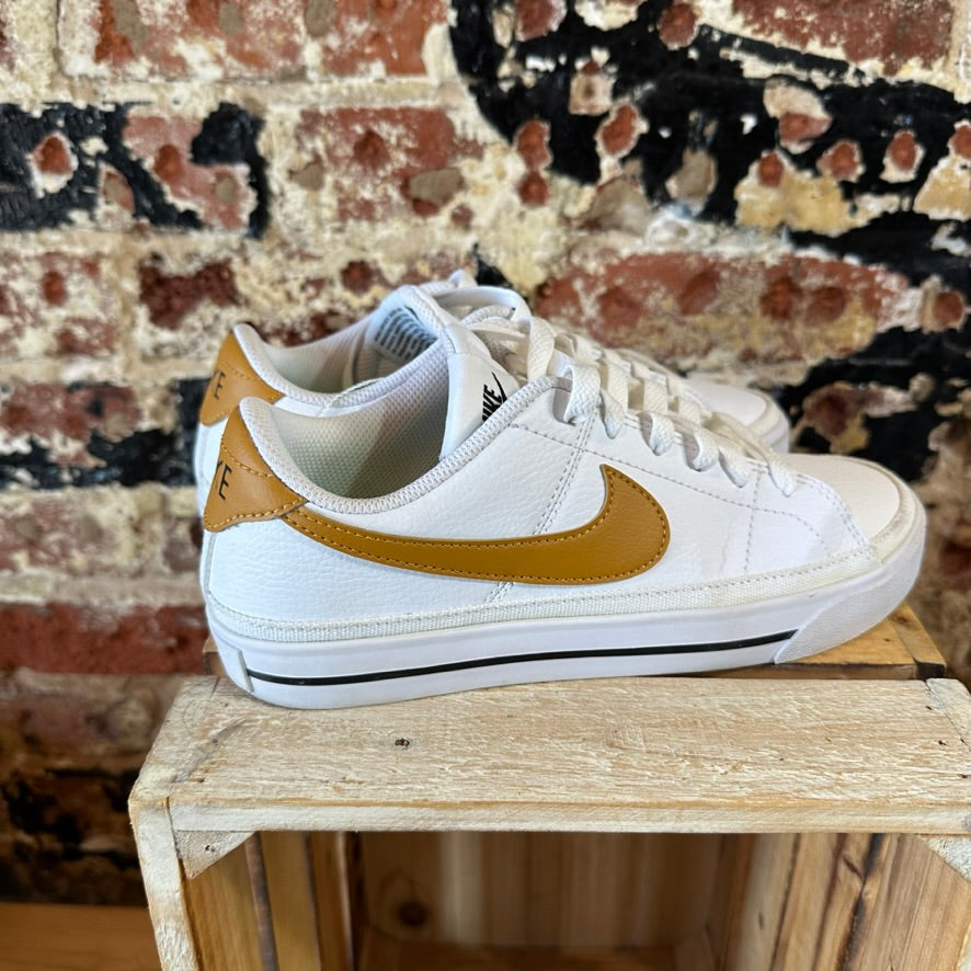 Nike Womens 6.5 Shoes