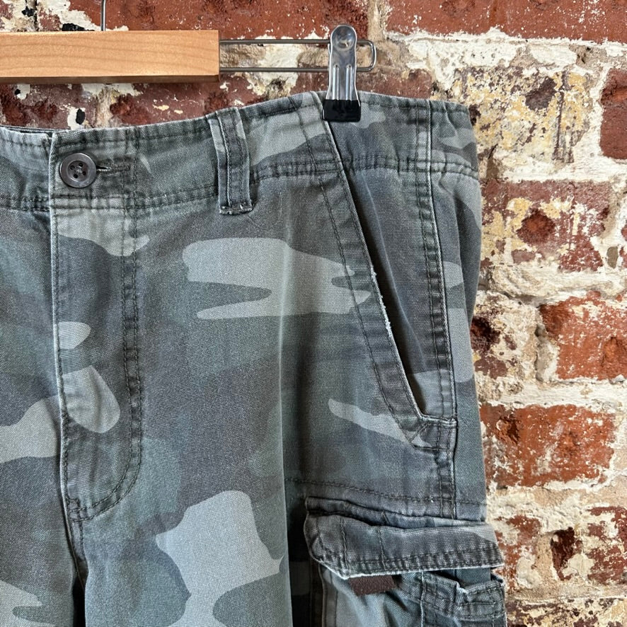 Plugg Mens 34 Camo Cargo Shorts