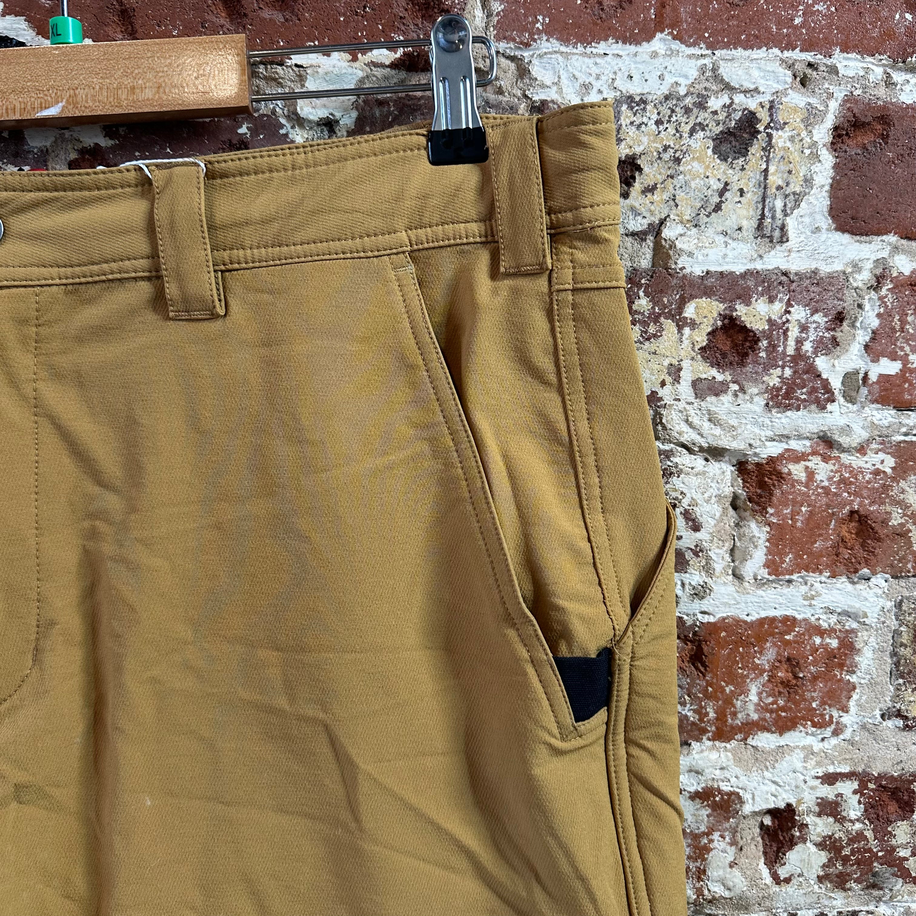 Western Rise Mens XL Brown Shorts