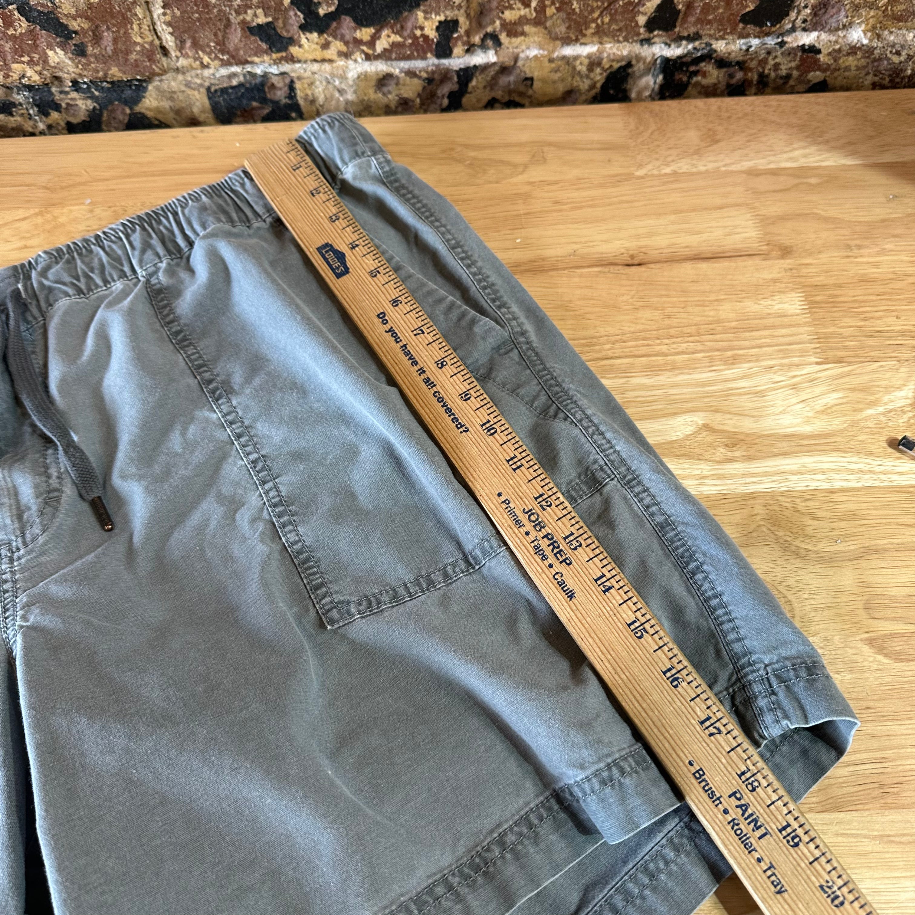 LL Bean Mens 2XL Gray Shorts