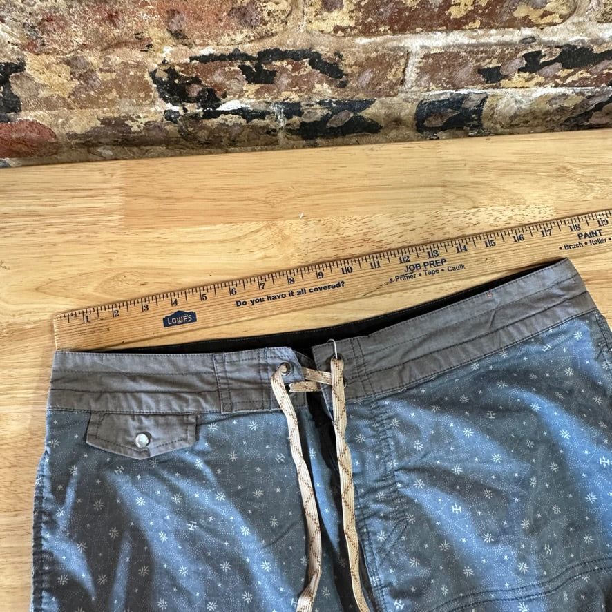 Howler Board Shorts Mens 34