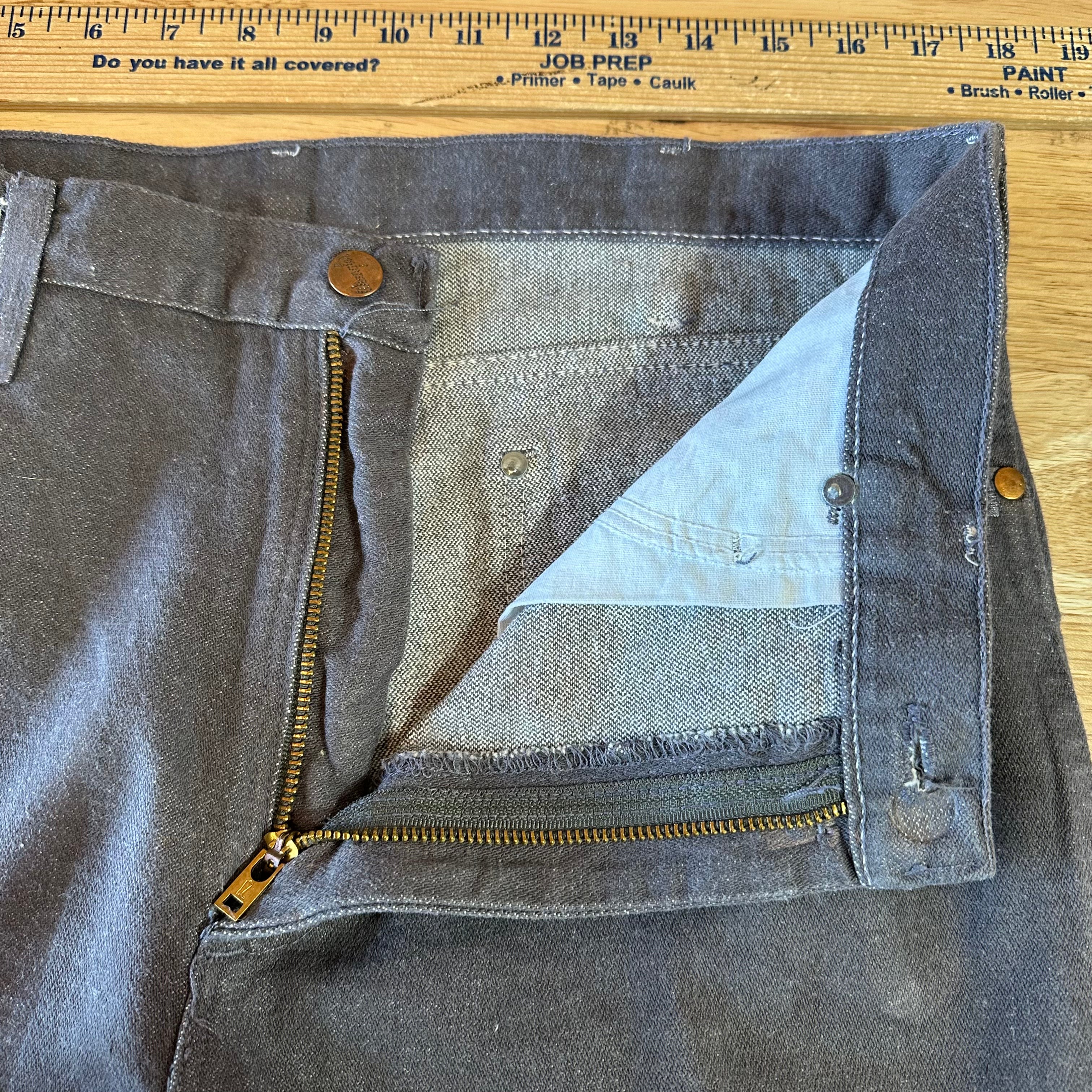 VTG Wrangler Mens Gray Denim Pants Sz 34x32 Jeans Straight Leg Made in USA 936