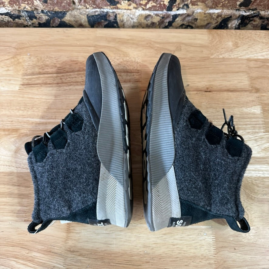 Sorel Woman's 9 Gray Boots