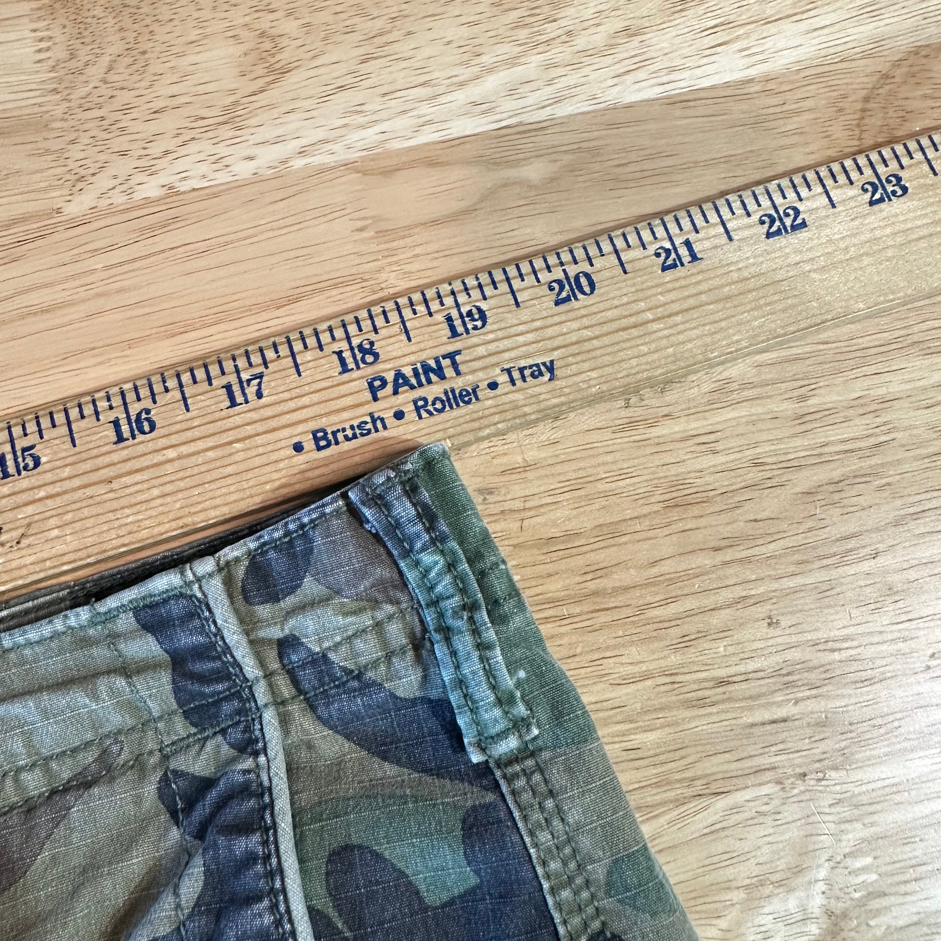 Gap Khakis Shorts Men’s 34 Camouflage 100% Cotton Cargo Shorts heavy