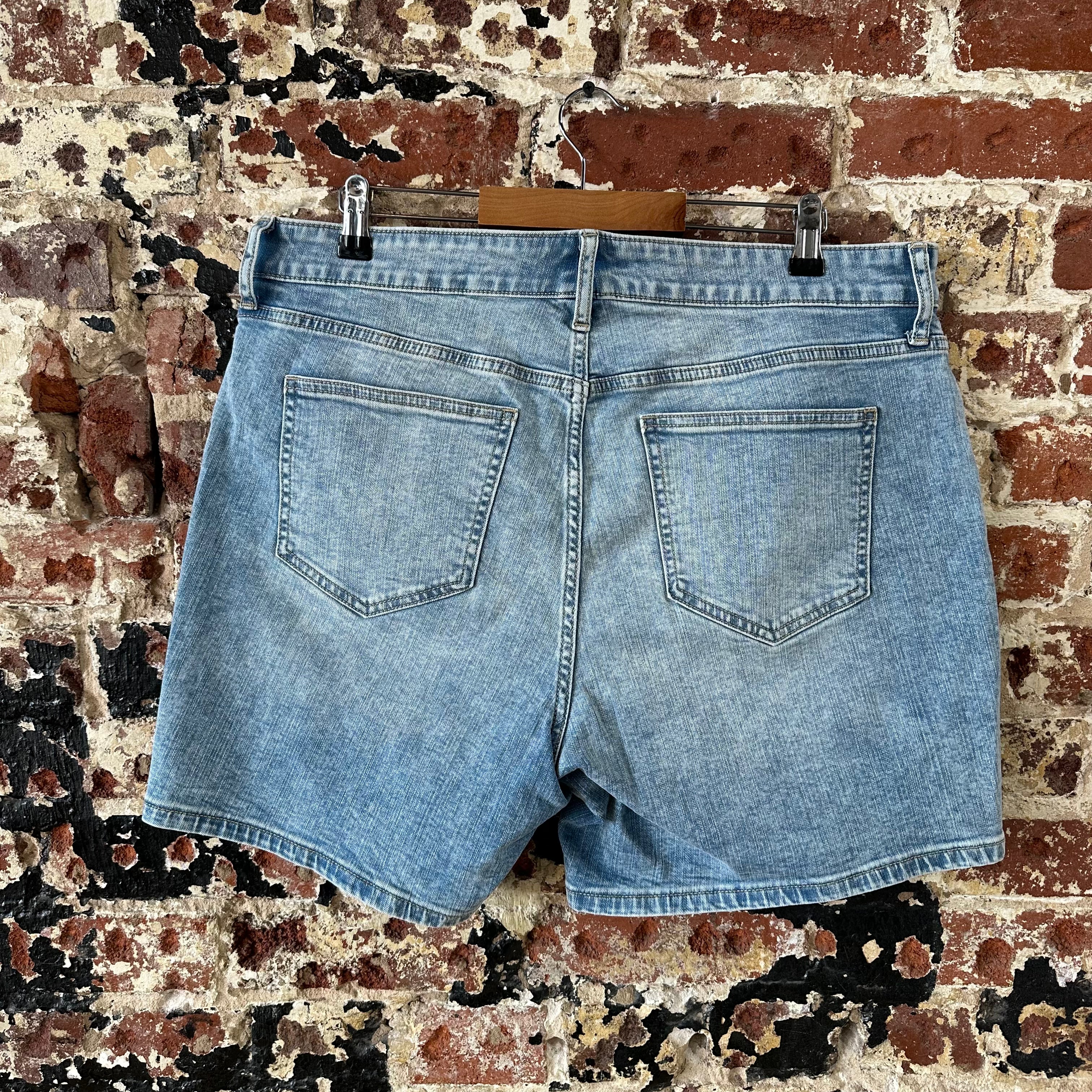 Torrid Sz 14 High Rise Perfect 7" Shorts Blue Vintage Stretch NWT 37x6.5"