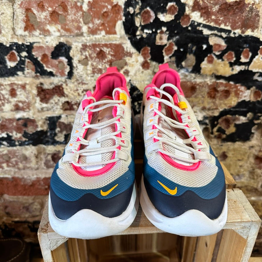 Nike Womens 8.5 Shoes