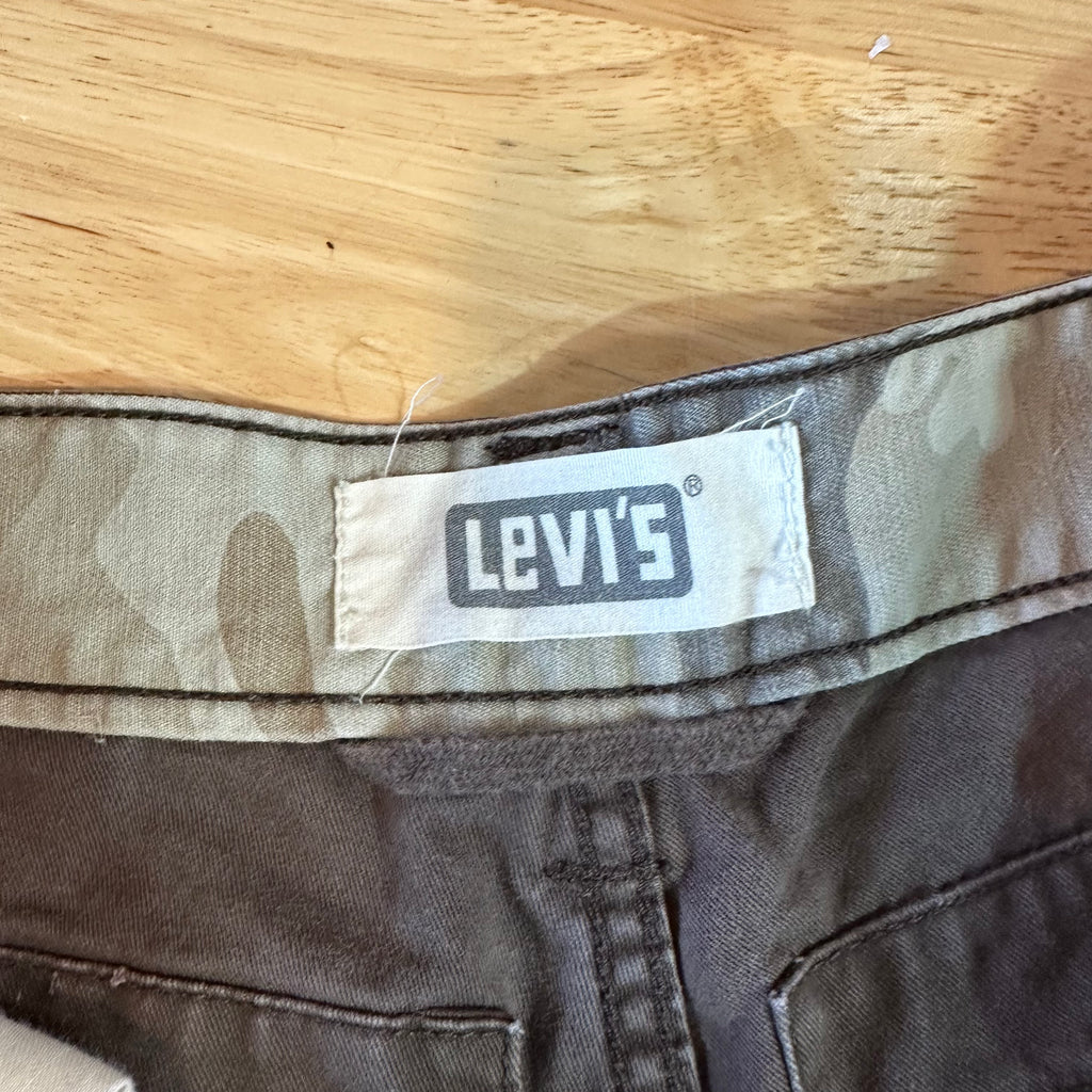 Levi's Cargo Dark Brown Shorts Mens 32