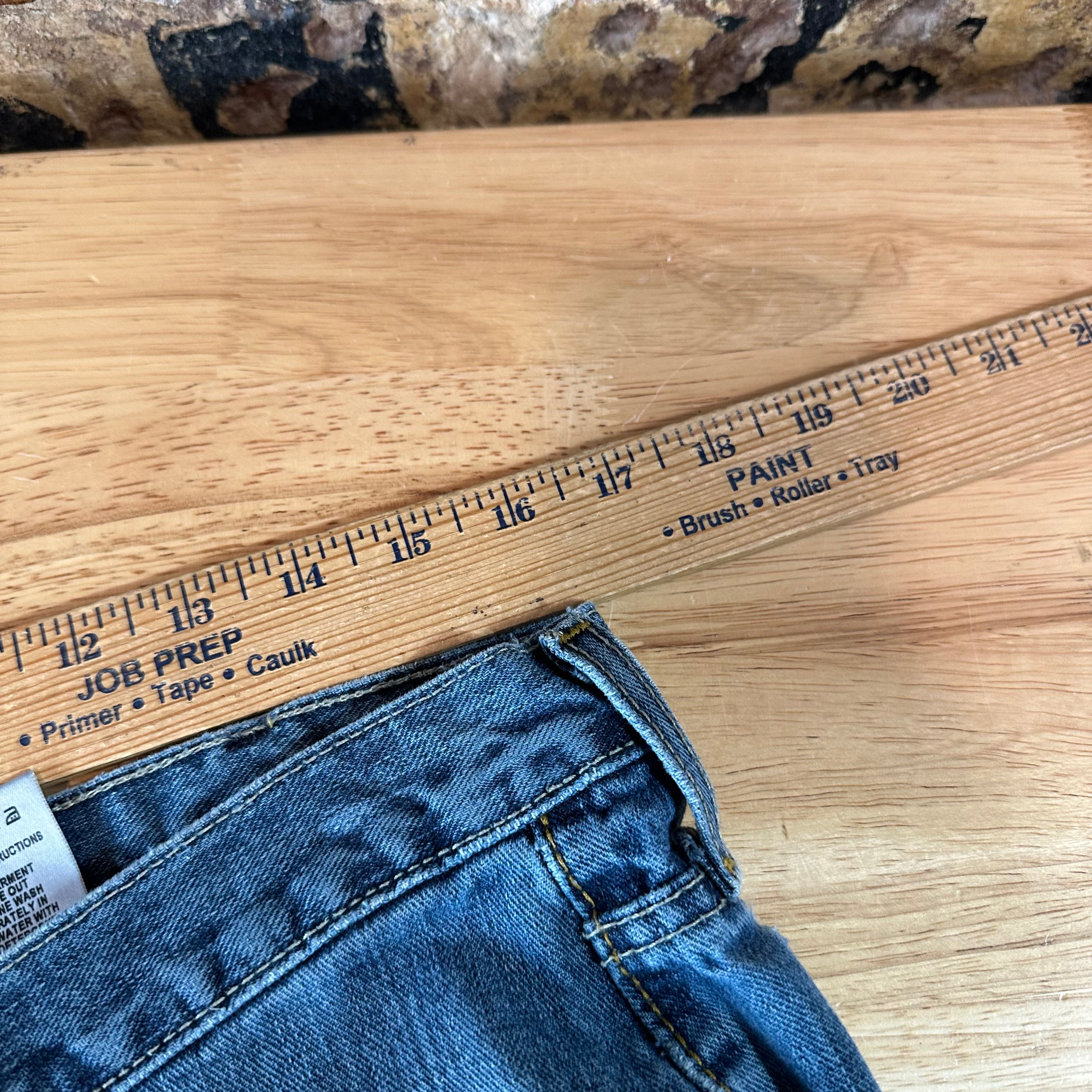 Cinch Mens 32x34 Blue Jeans *worn