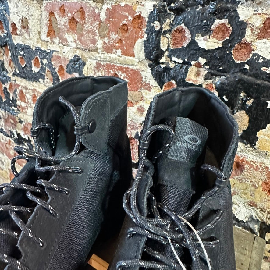 Oakley Mens 12 Black Boots