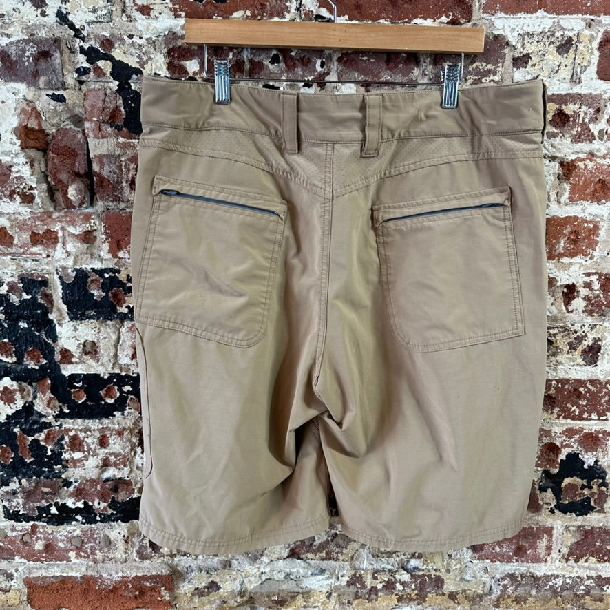 HUK Fishing Shorts Mens XL 39" waist Tan Fishing Outdoor Hiking 10" inseam