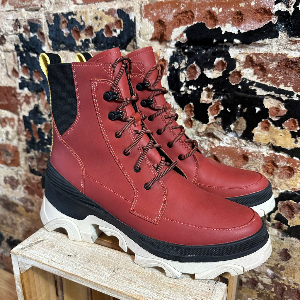 Sorel Red Boots Woman's 9