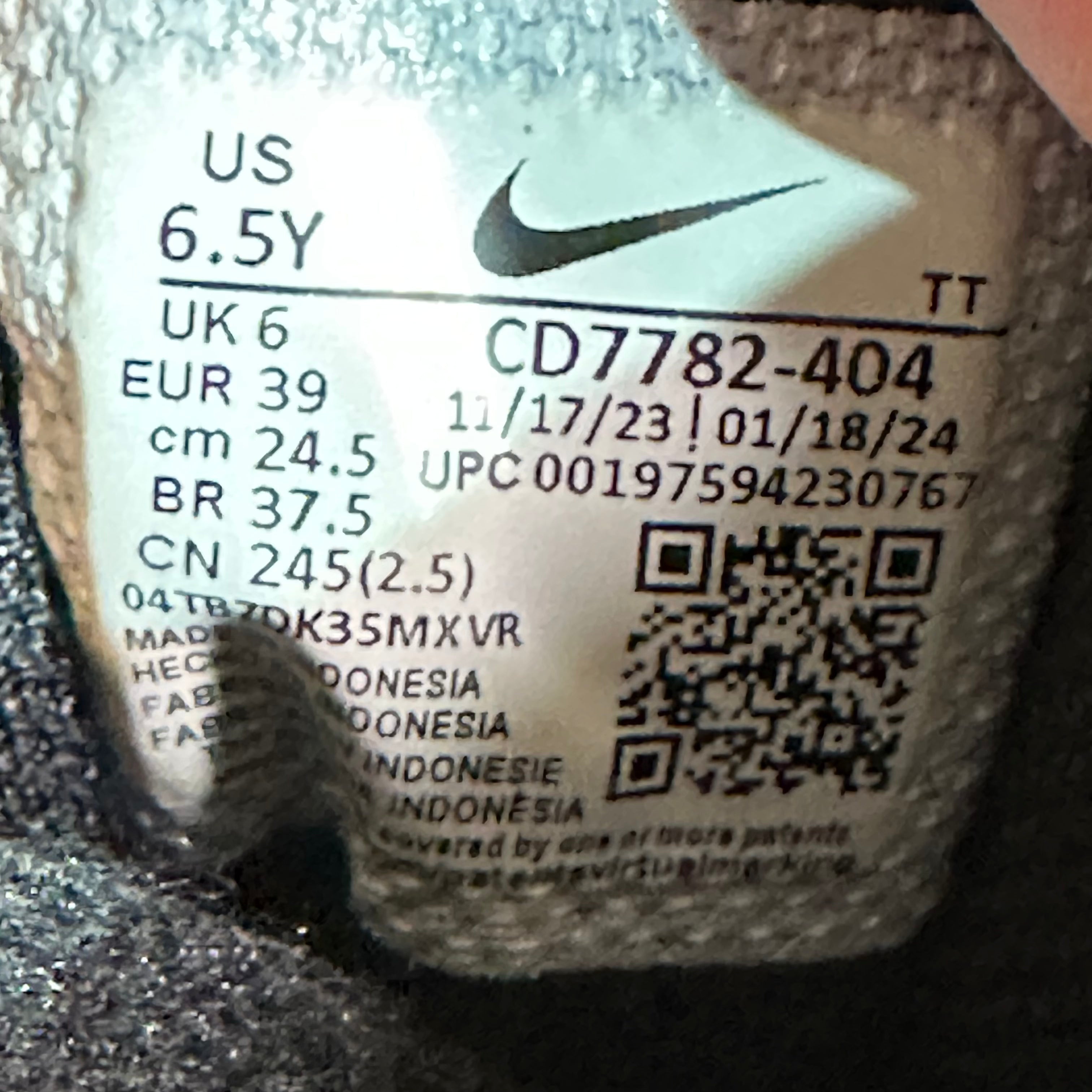 Nike Boys size 6.5
