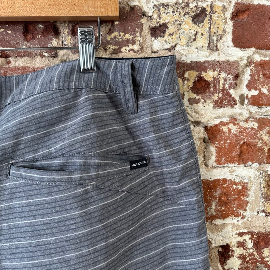 Volcom Shorts Mens 38