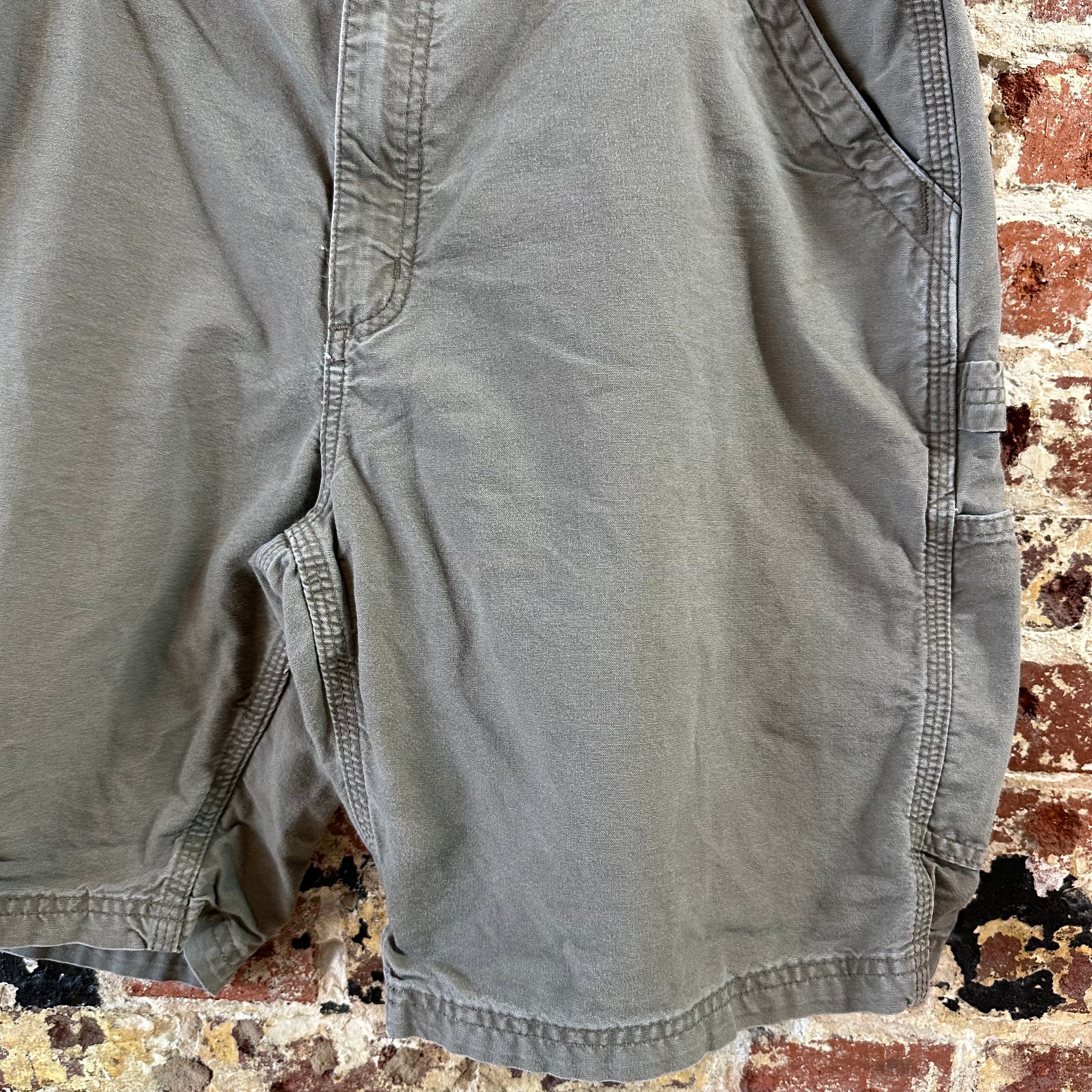 Carhartt B147 LBR Shorts Mens 38